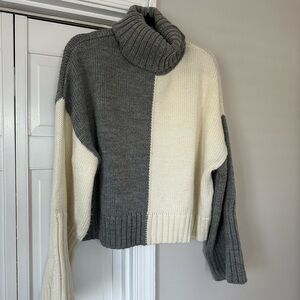 Chunky Knit Color Block Turtleneck Sweater Gray and Cream